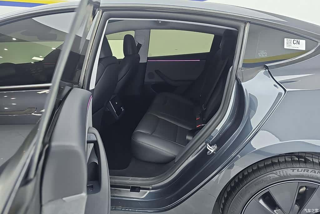 Tesla Model 3, 2025 11