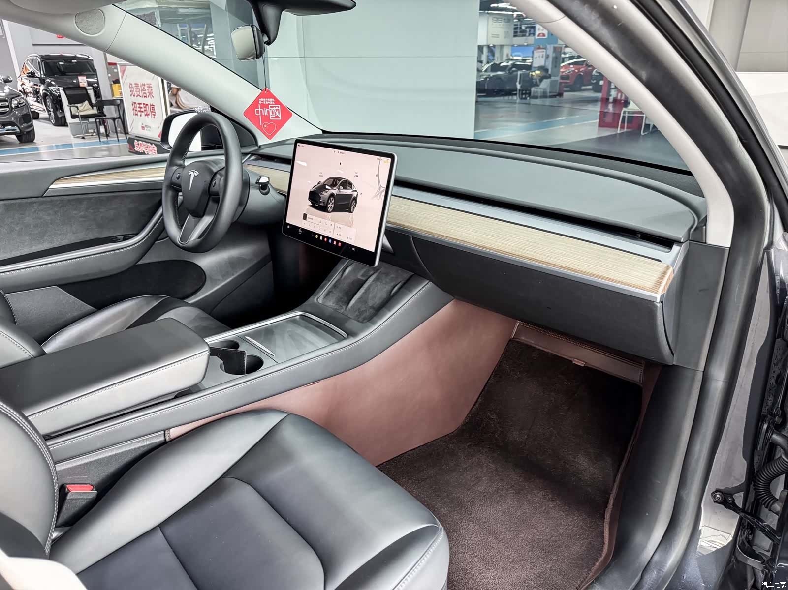 Tesla Model Y, 2023 15