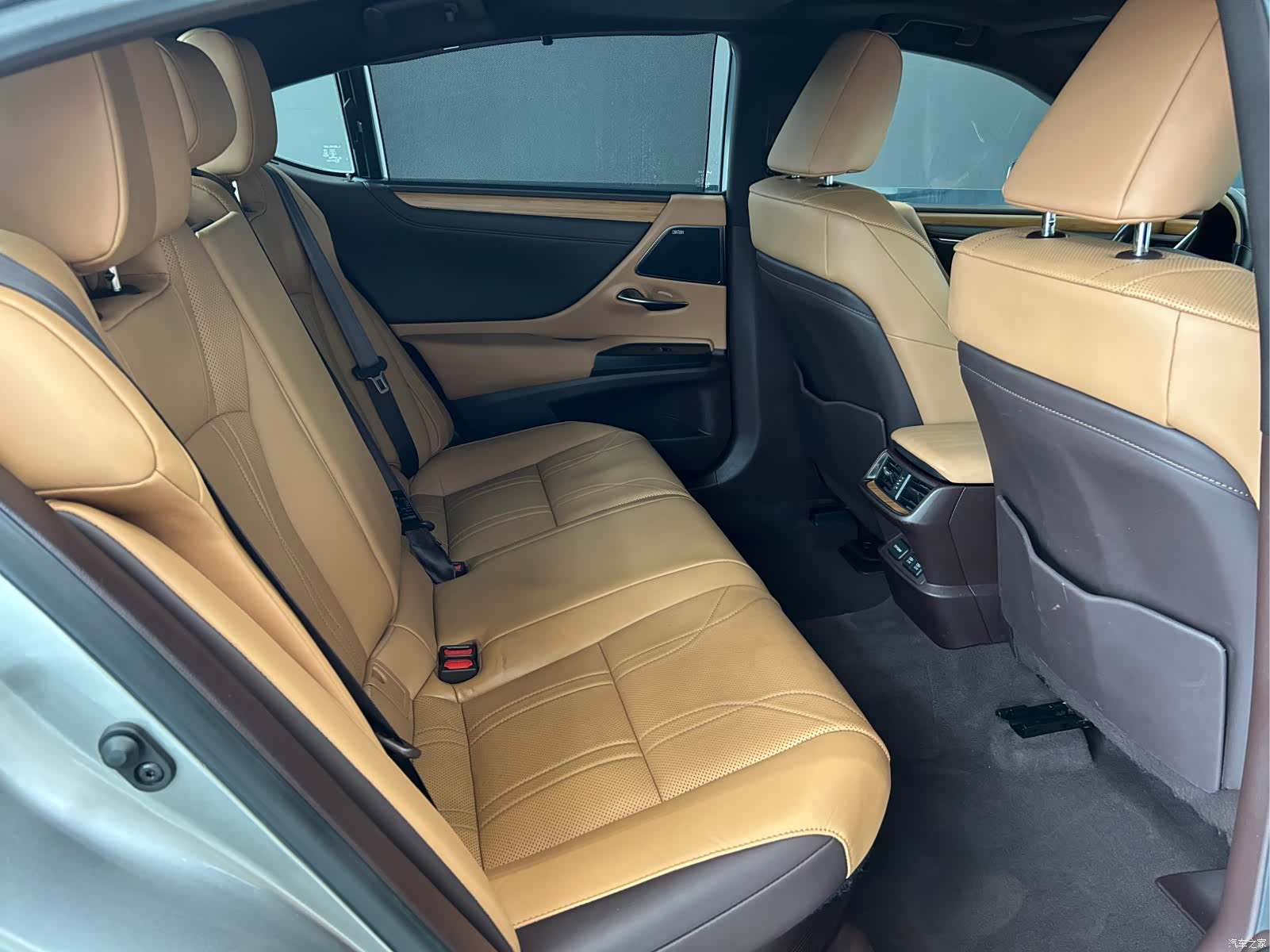 Lexus ES, 2021 11