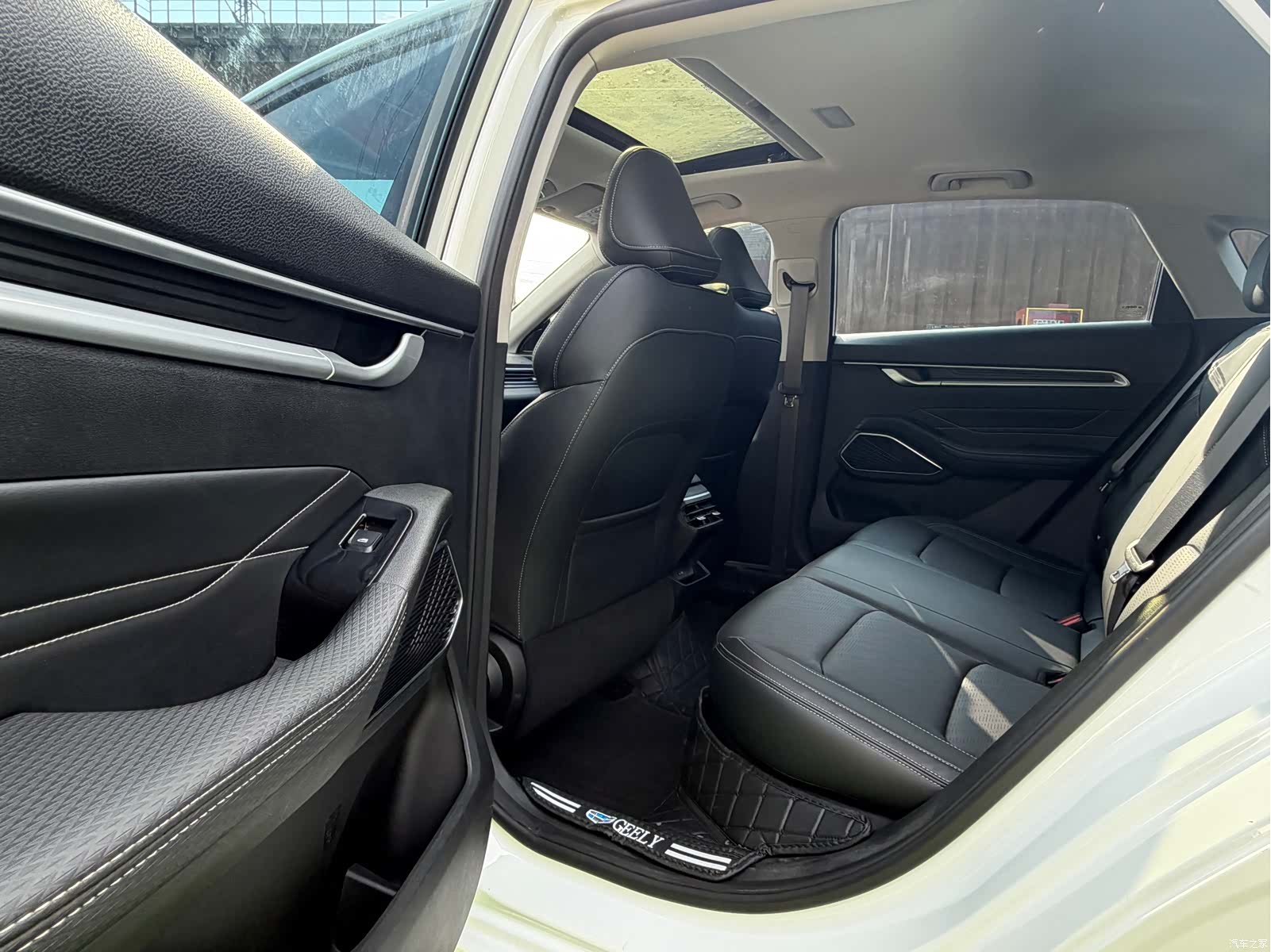 Geely Emgrand, 2021 9