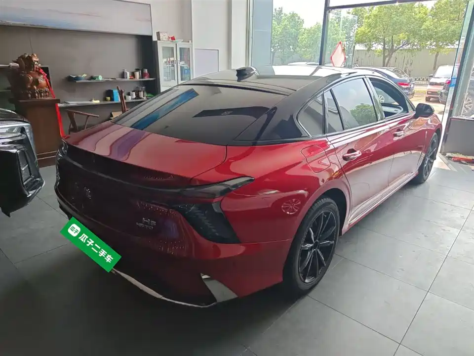 Hongqi H6