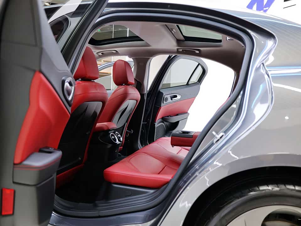 Alfa Romeo Giulia Alfa Romeo Giulia