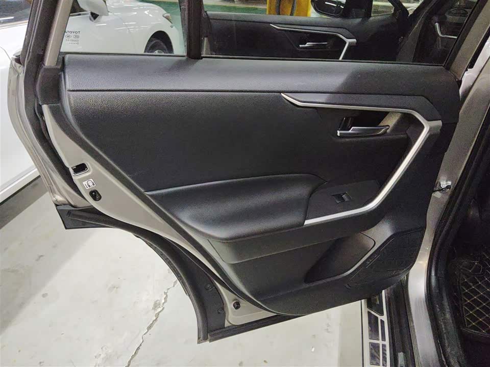 Toyota RAV4 Rongfang