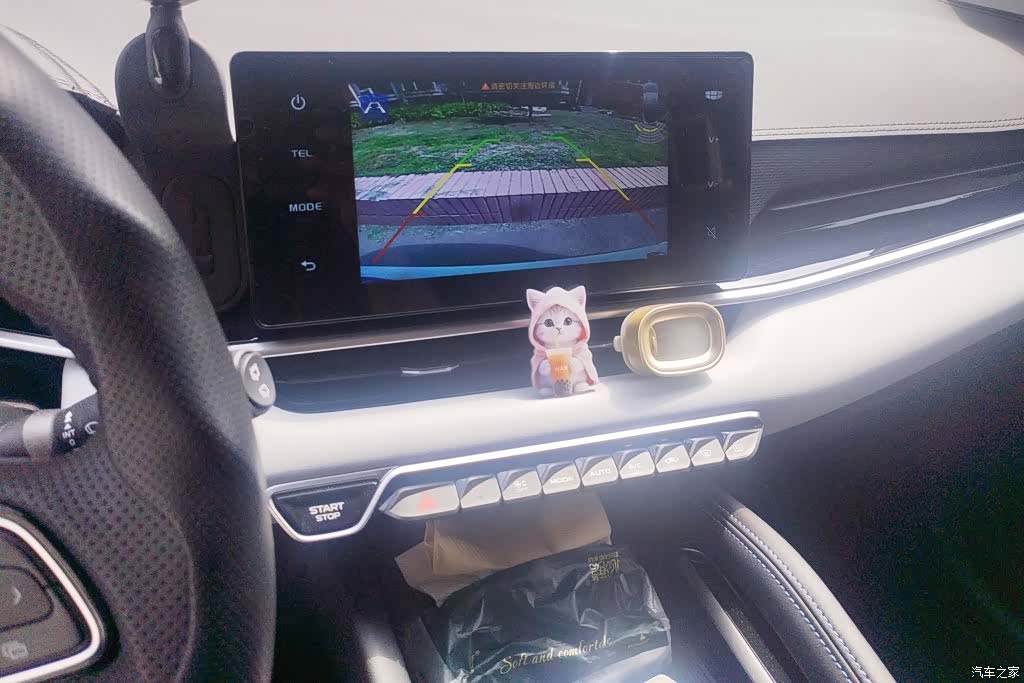 Geely Coolray, 2025 13