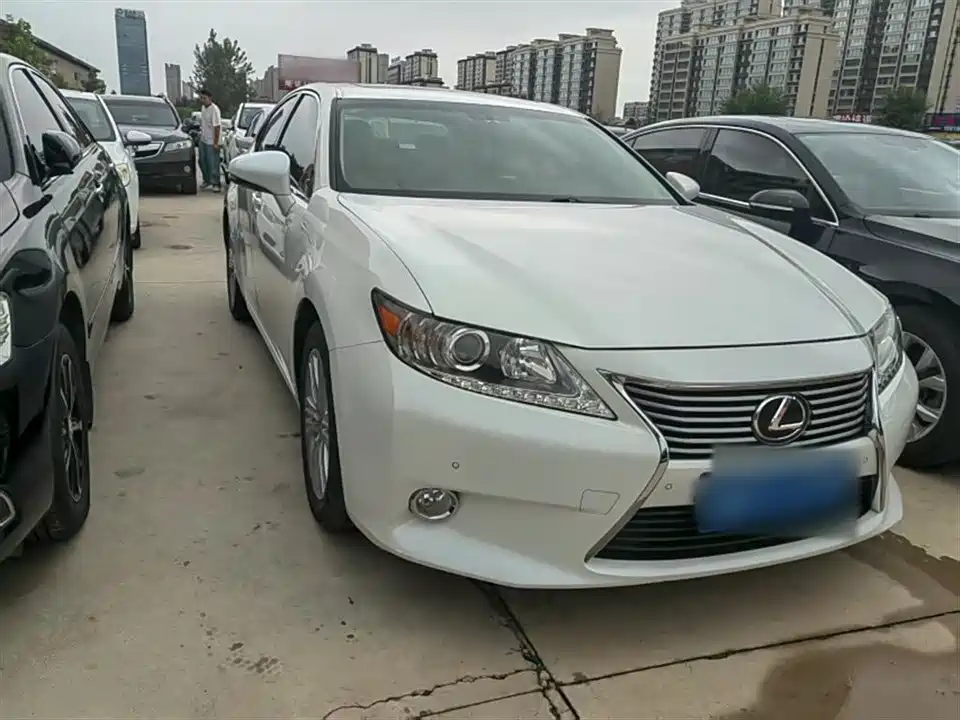 Lexus ES