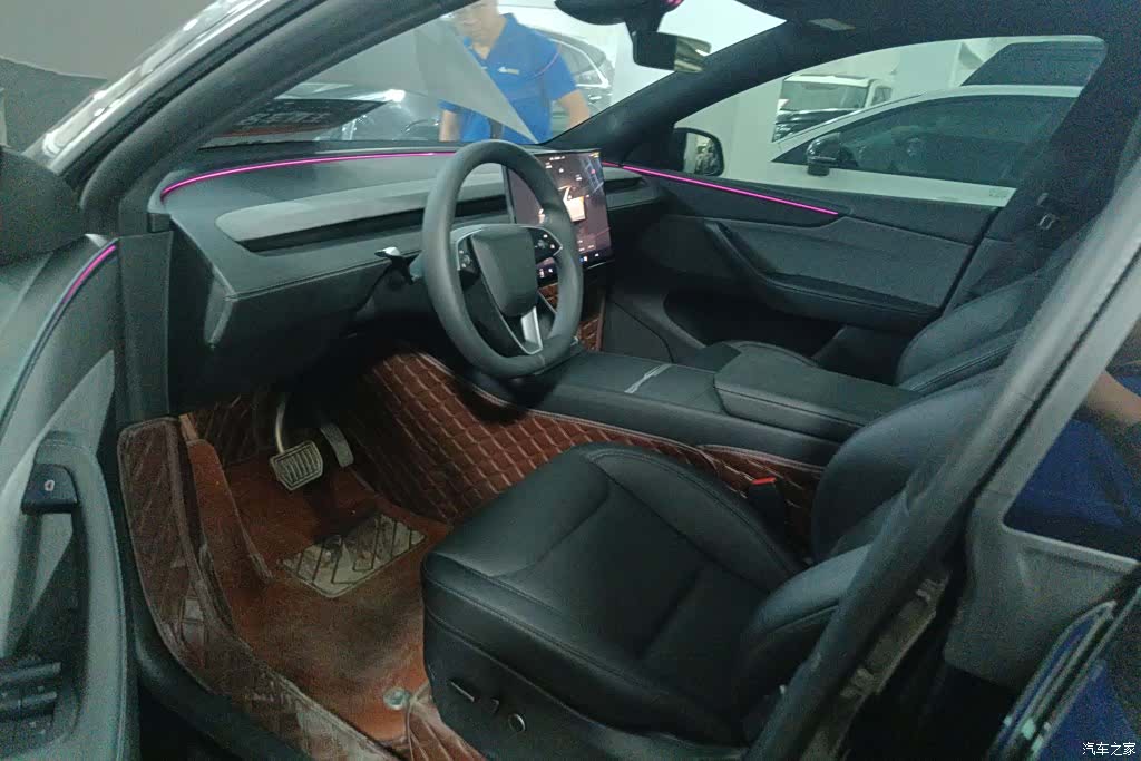 Tesla Model Y, 2026 9