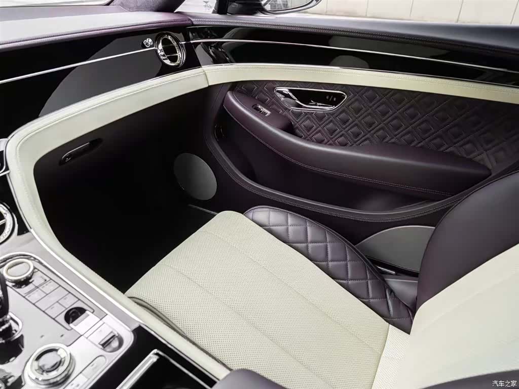 Bentley Continental GT, 2022 все фото