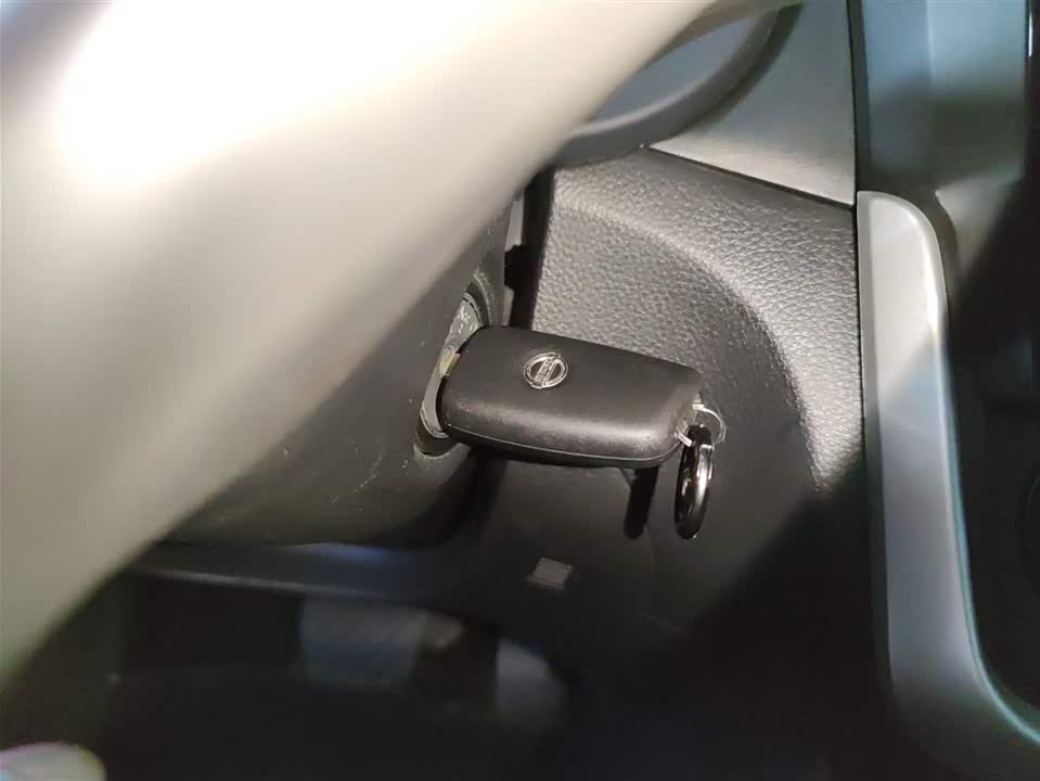 Nissan TIIDA Nissan TIIDA