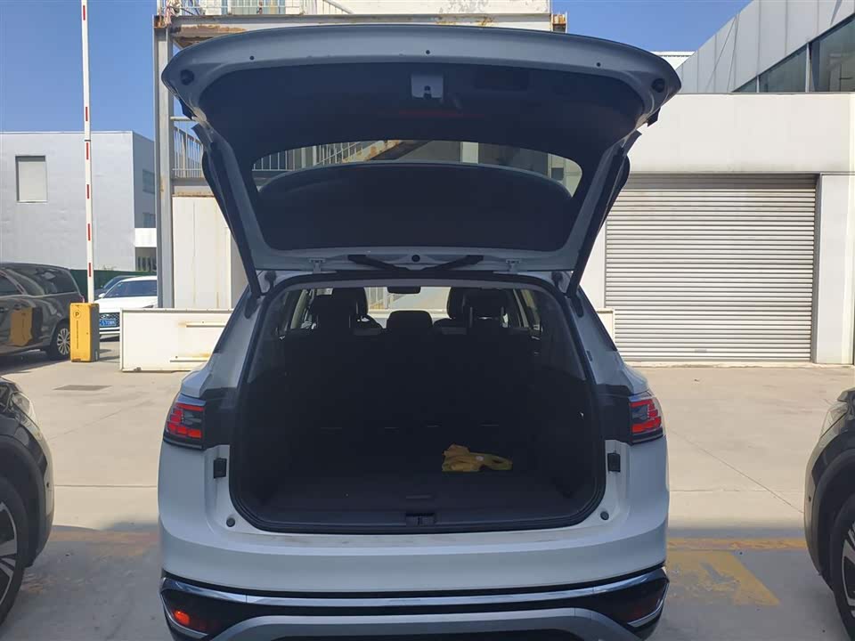 Volkswagen ID.6 CROZZ