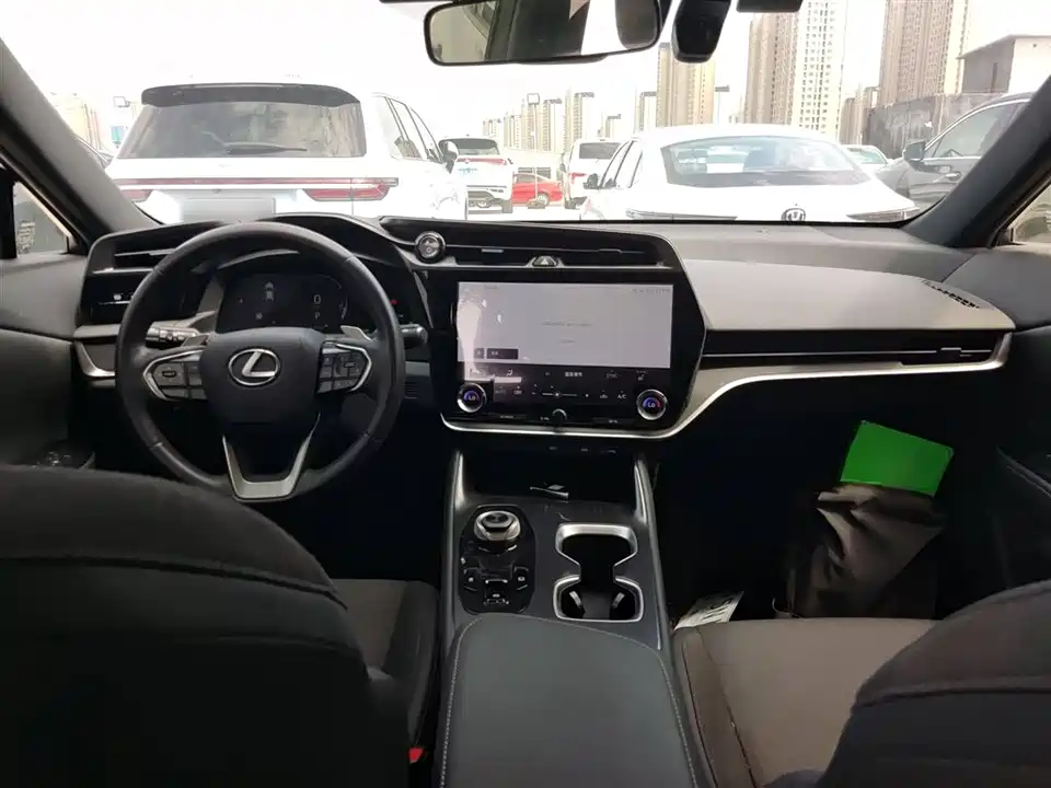 Lexus RZ