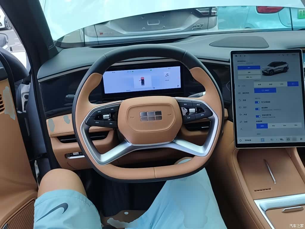 Geely Galaxy L7, 2025 11