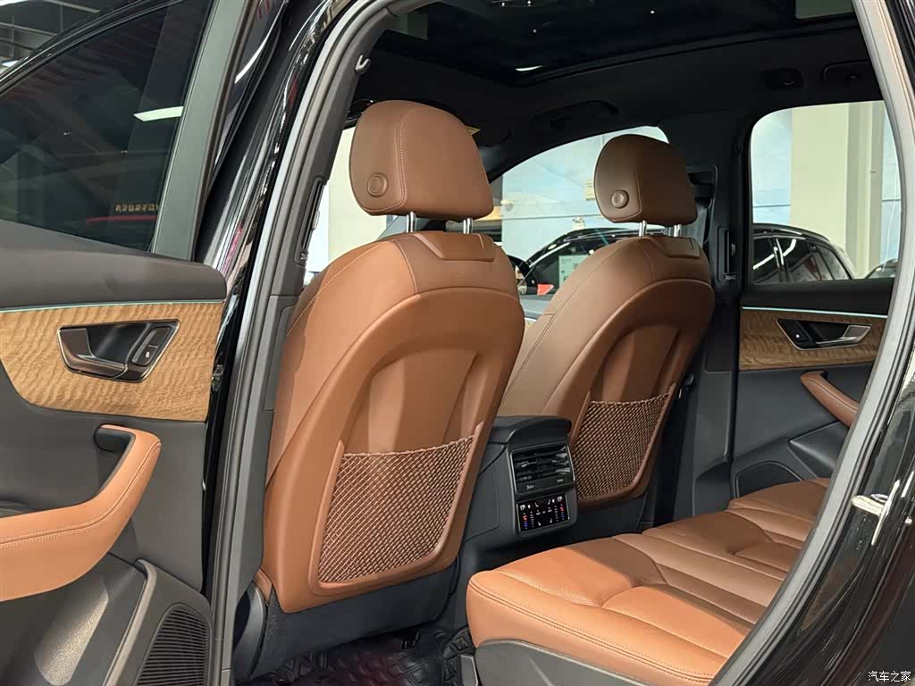 Audi Q7, 2025 13