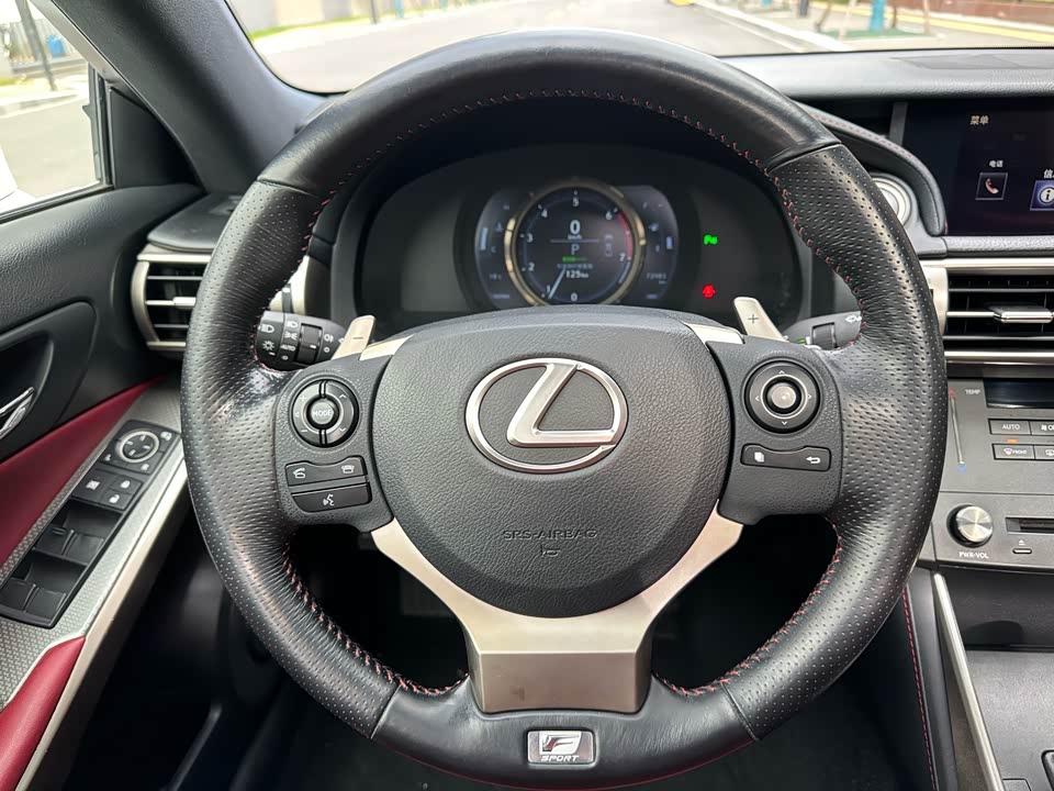 Lexus IS