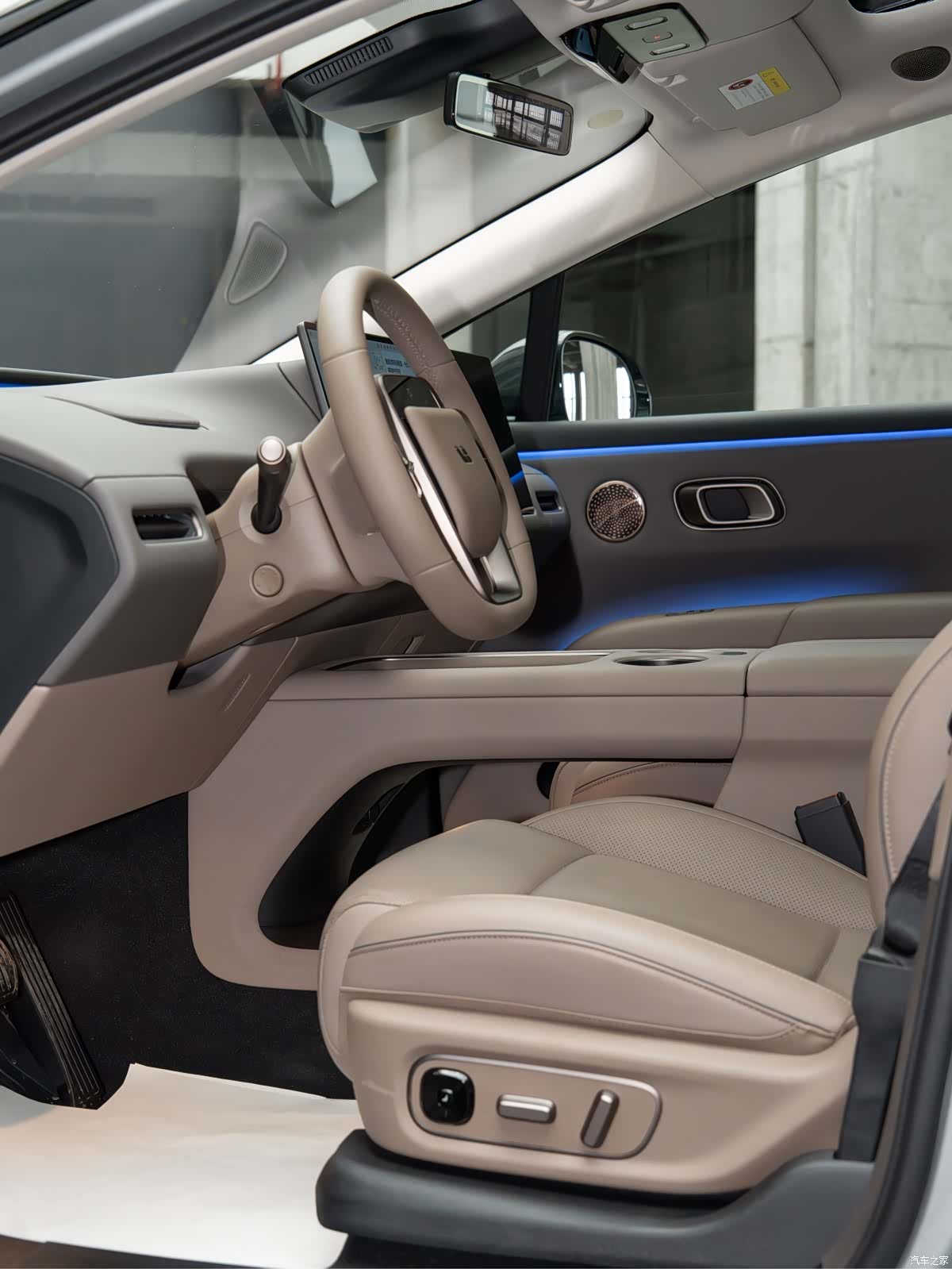 Li Auto i8, 2025 7
