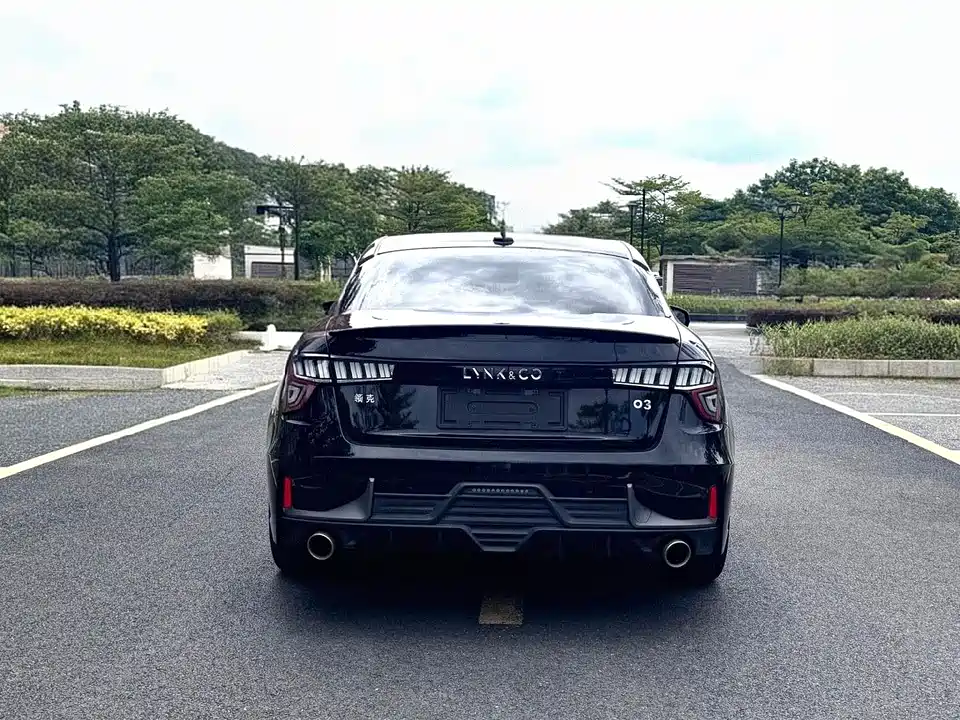 Lynk & Co 03