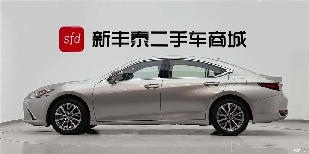 Lexus ES, 2022 4