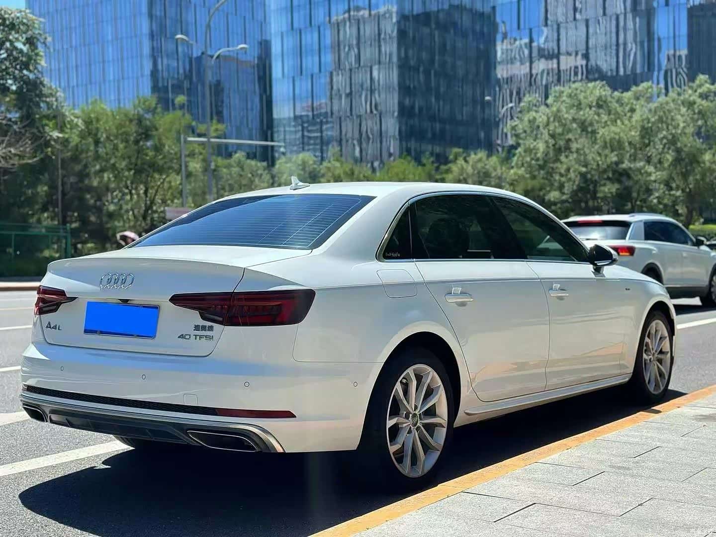 Audi A4L, 2018 9