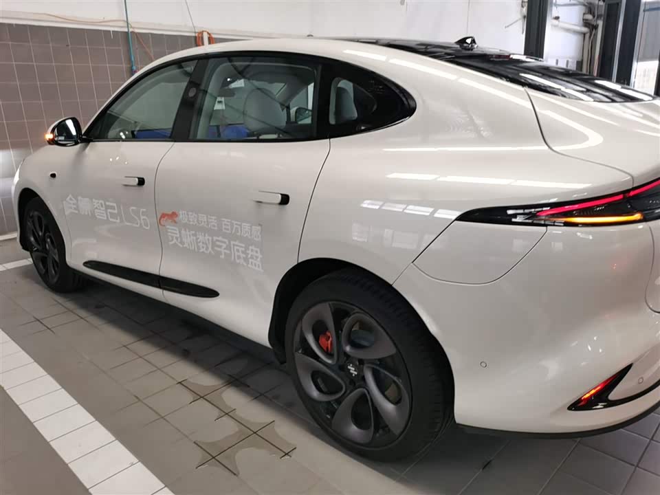 IM Motors Zhiji LS6 IM Motors Zhiji LS6