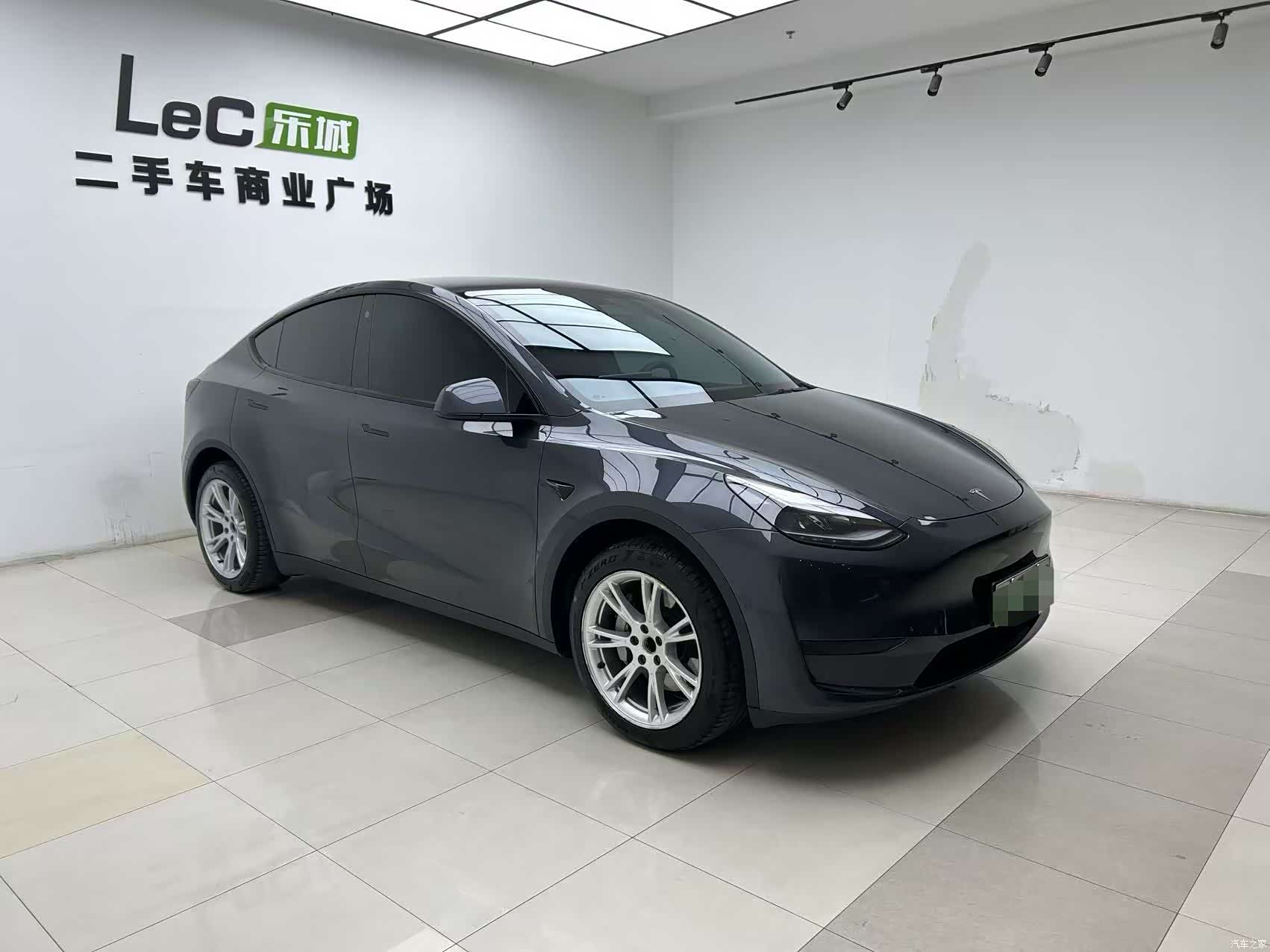 Tesla Model Y, 2022 все фото