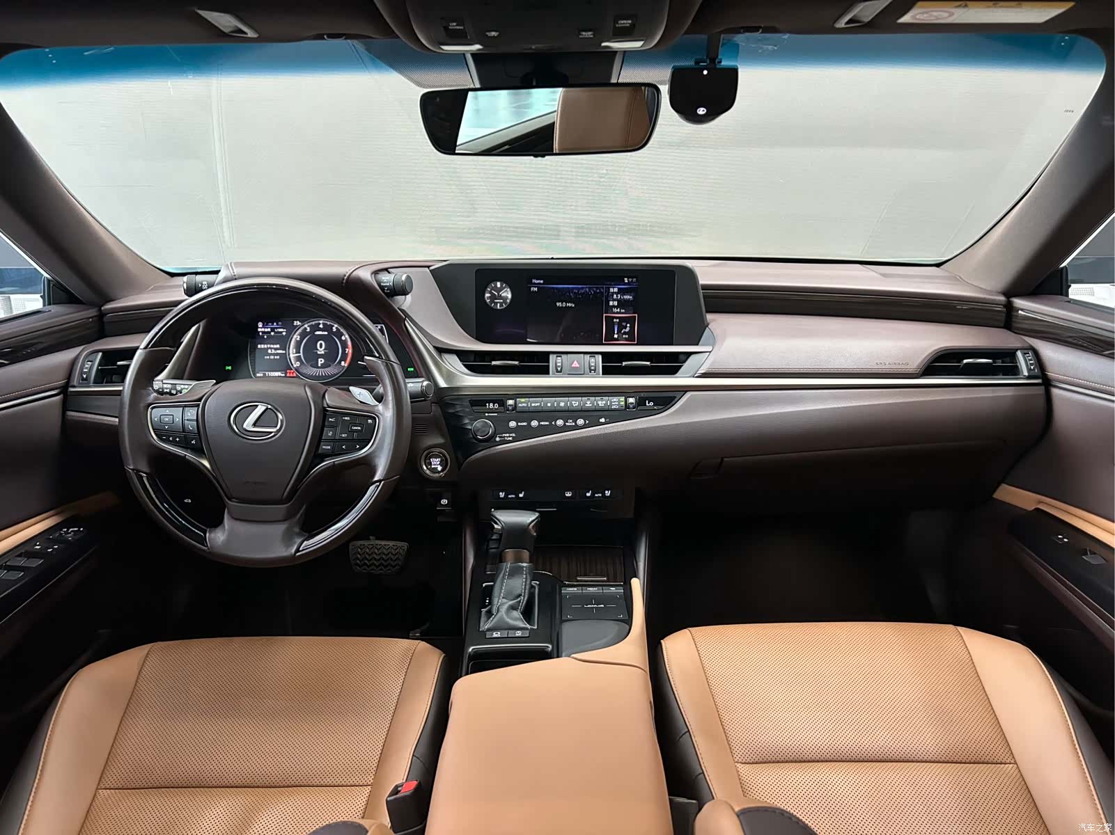 Lexus ES, 2019 10