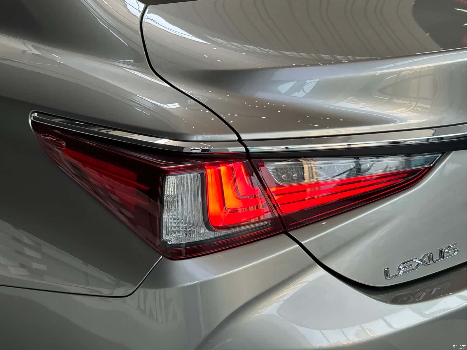 Lexus ES, 2019 11