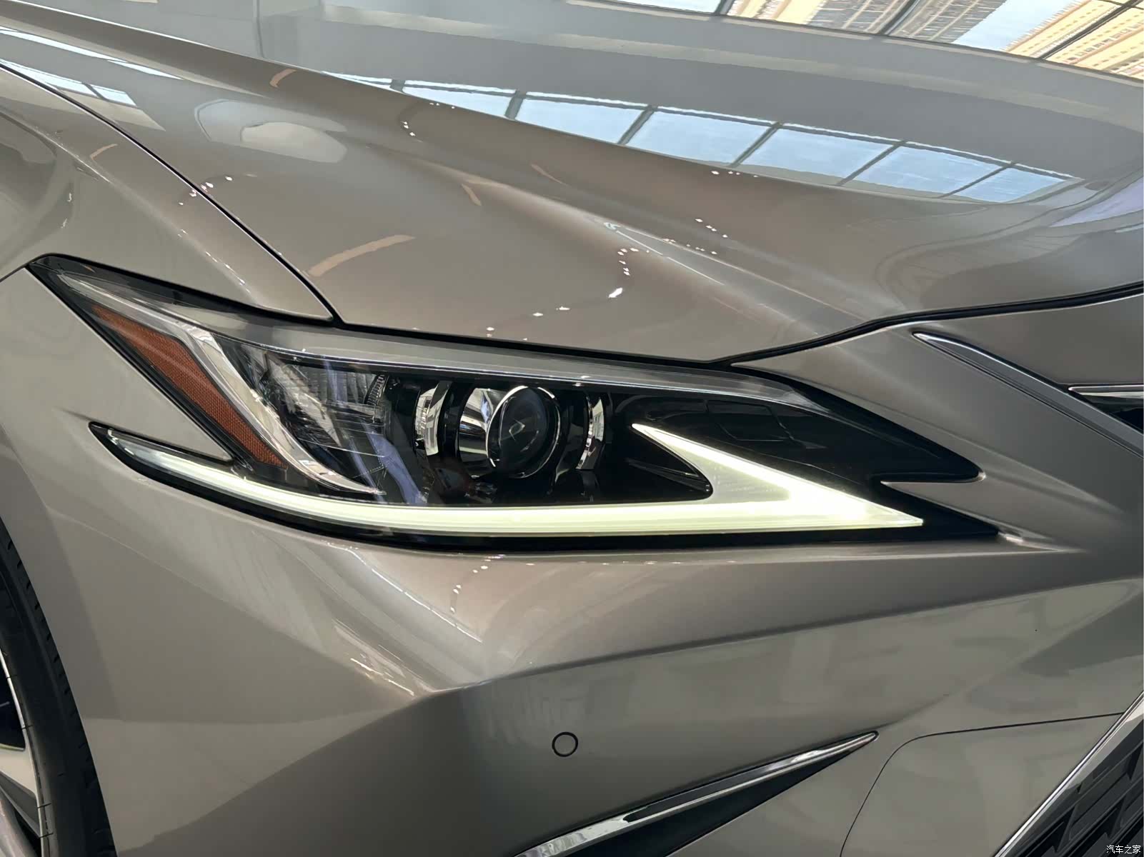 Lexus ES, 2019 21