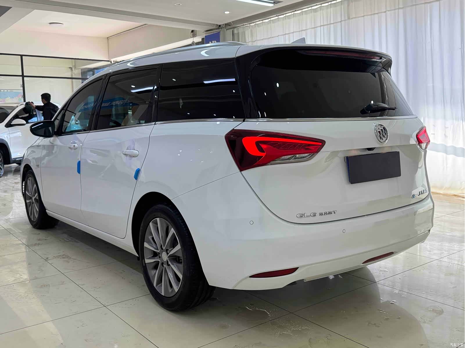 Buick GL6, 2022 4