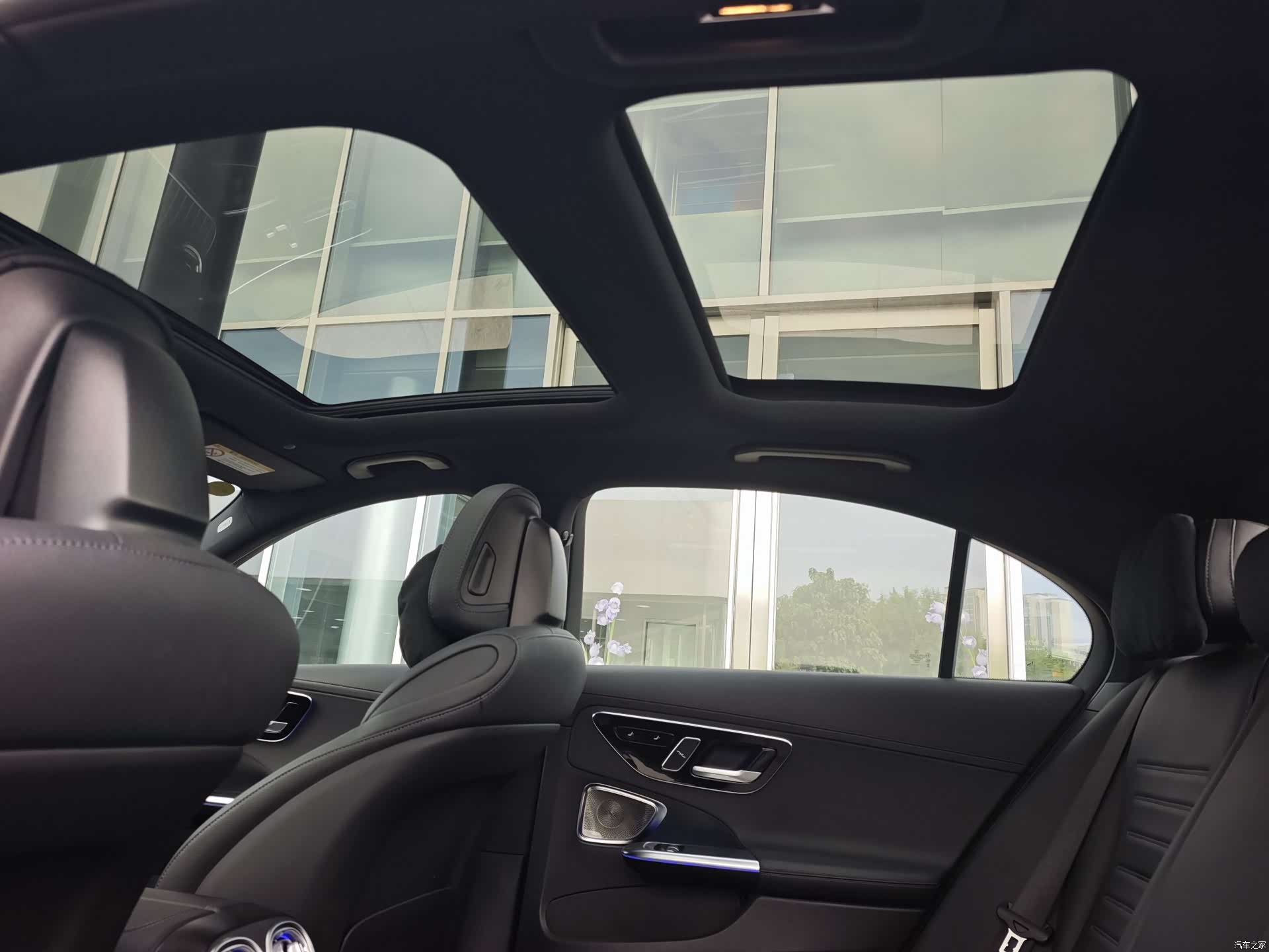 Mercedes-Benz C-Class, 2024 23