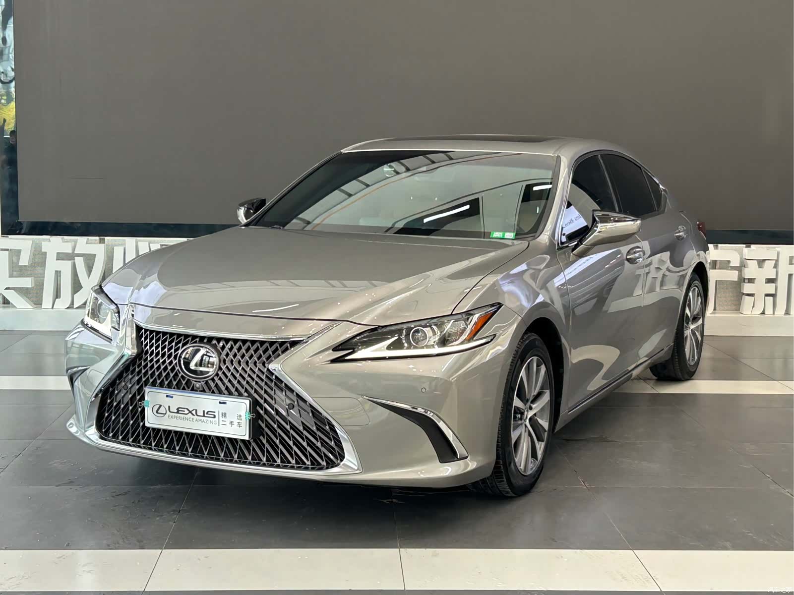Lexus ES, 2019 1