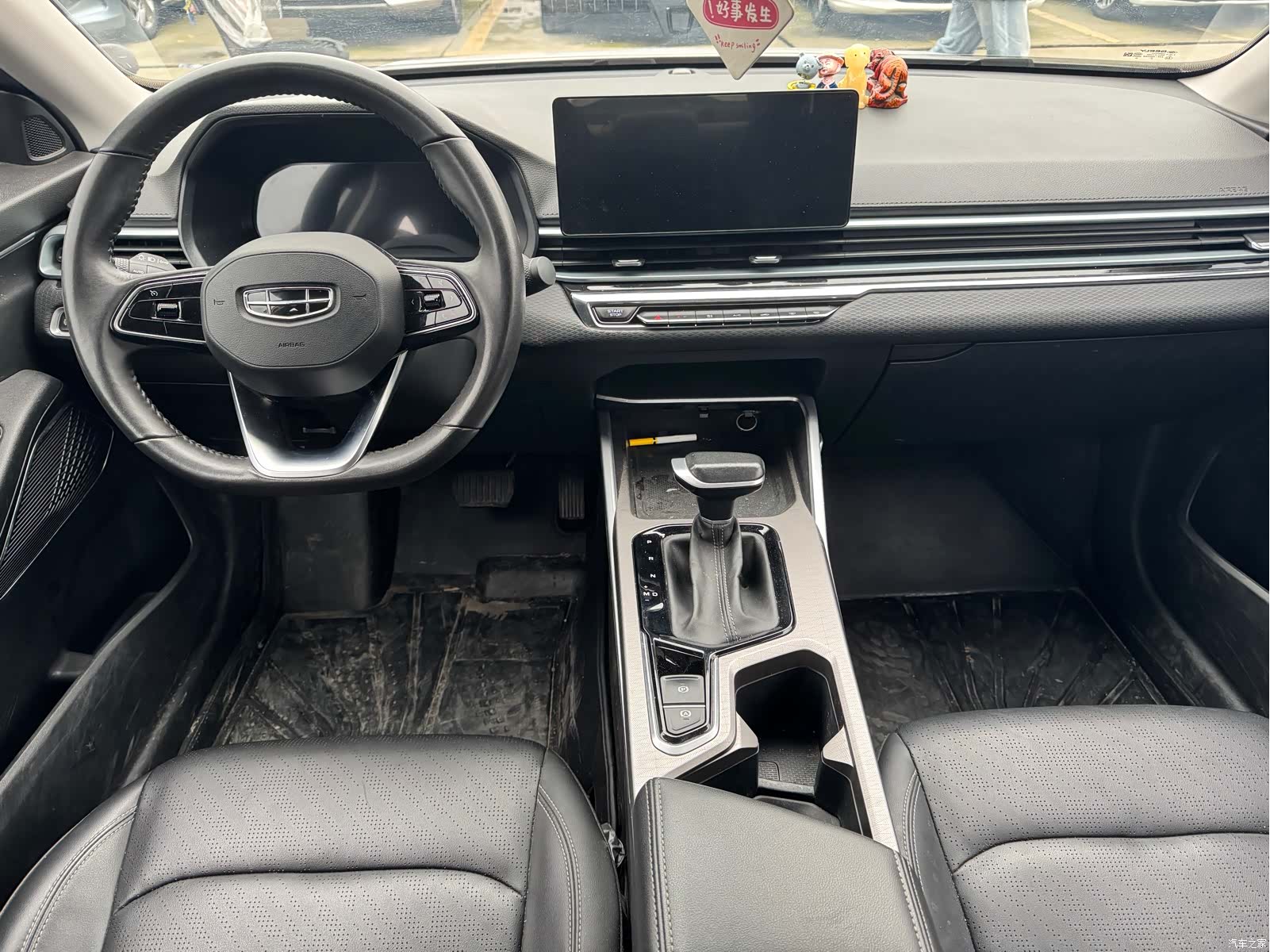 Geely Emgrand, 2022 15