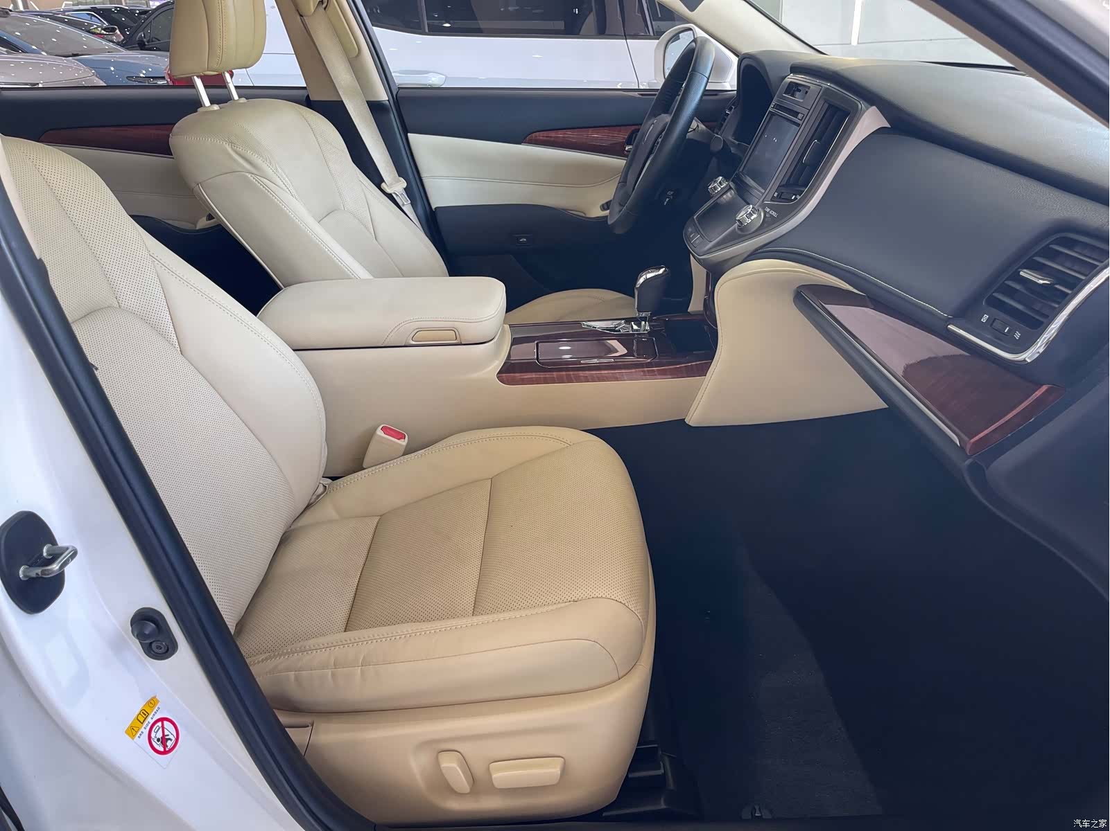Toyota Crown, 2016 18