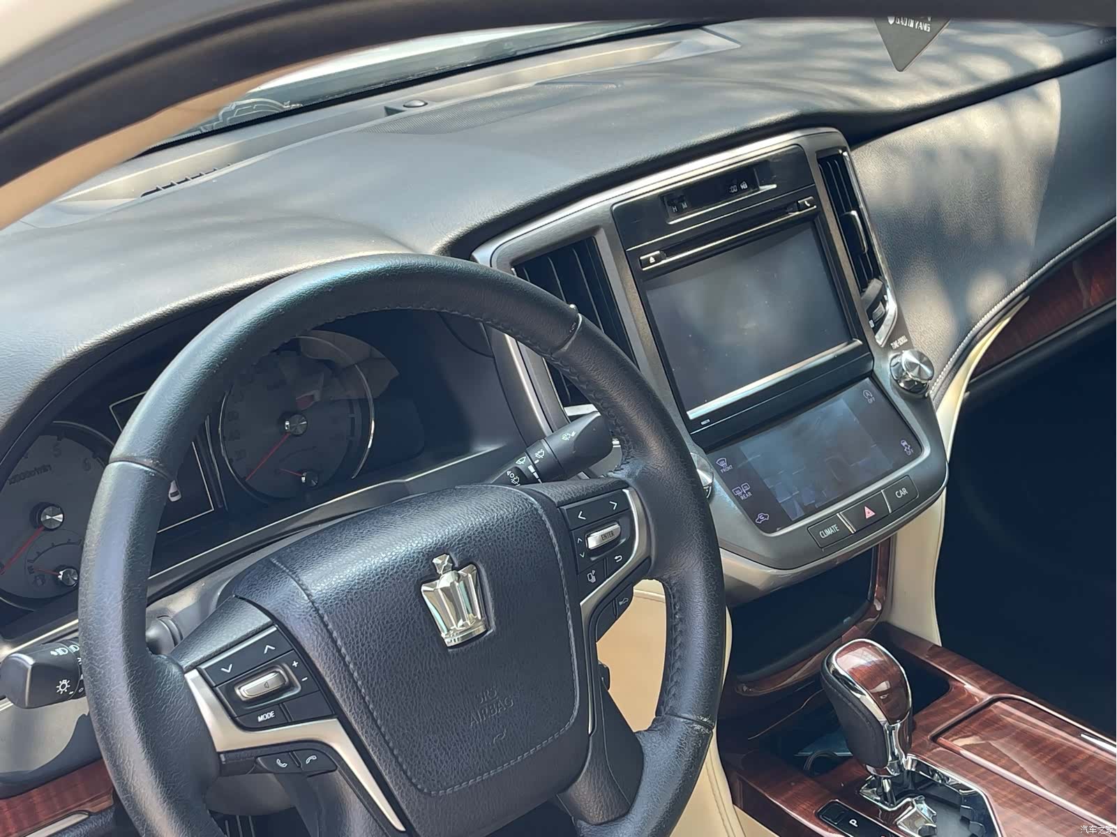 Toyota Crown, 2016 все фото