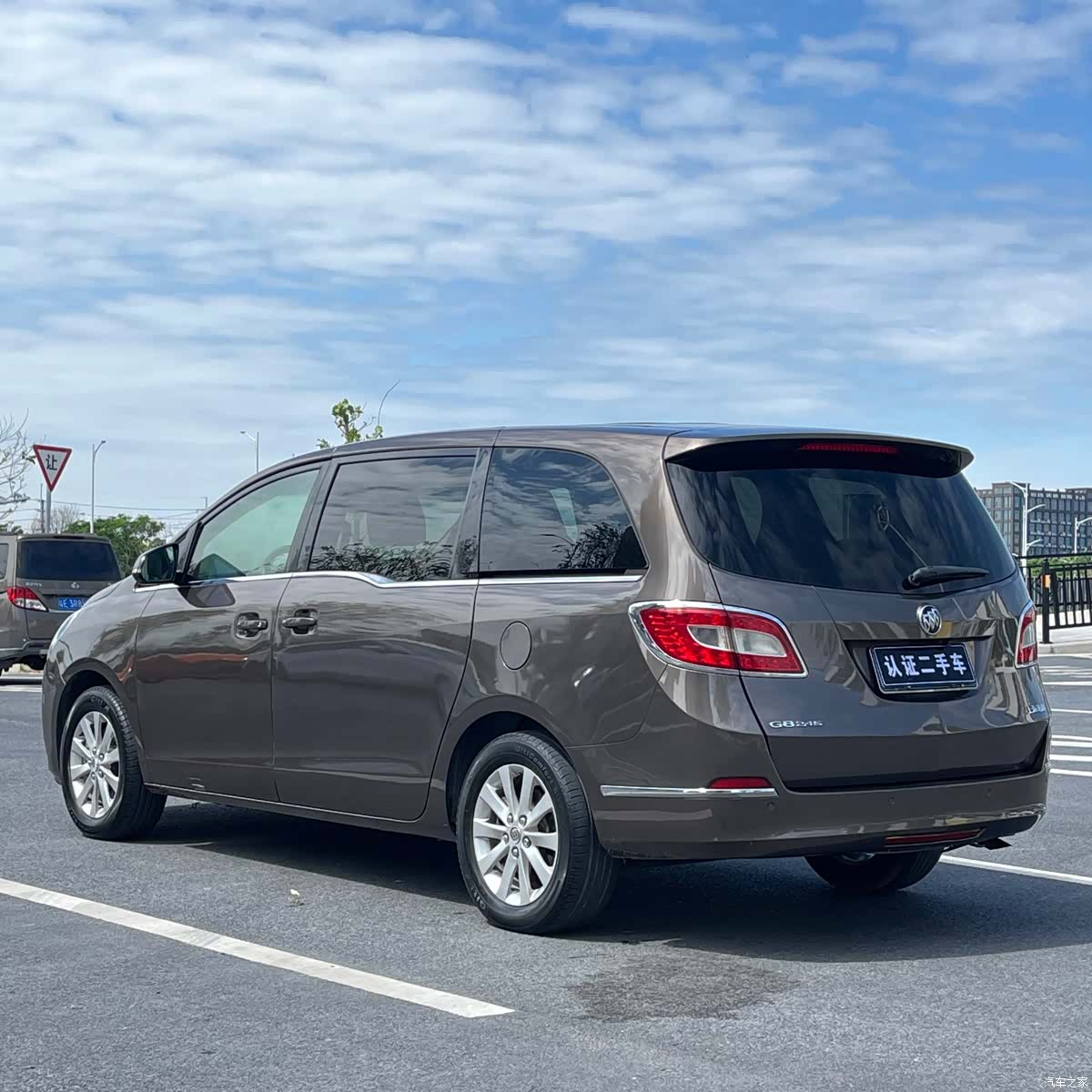 Buick GL8, 2011 6
