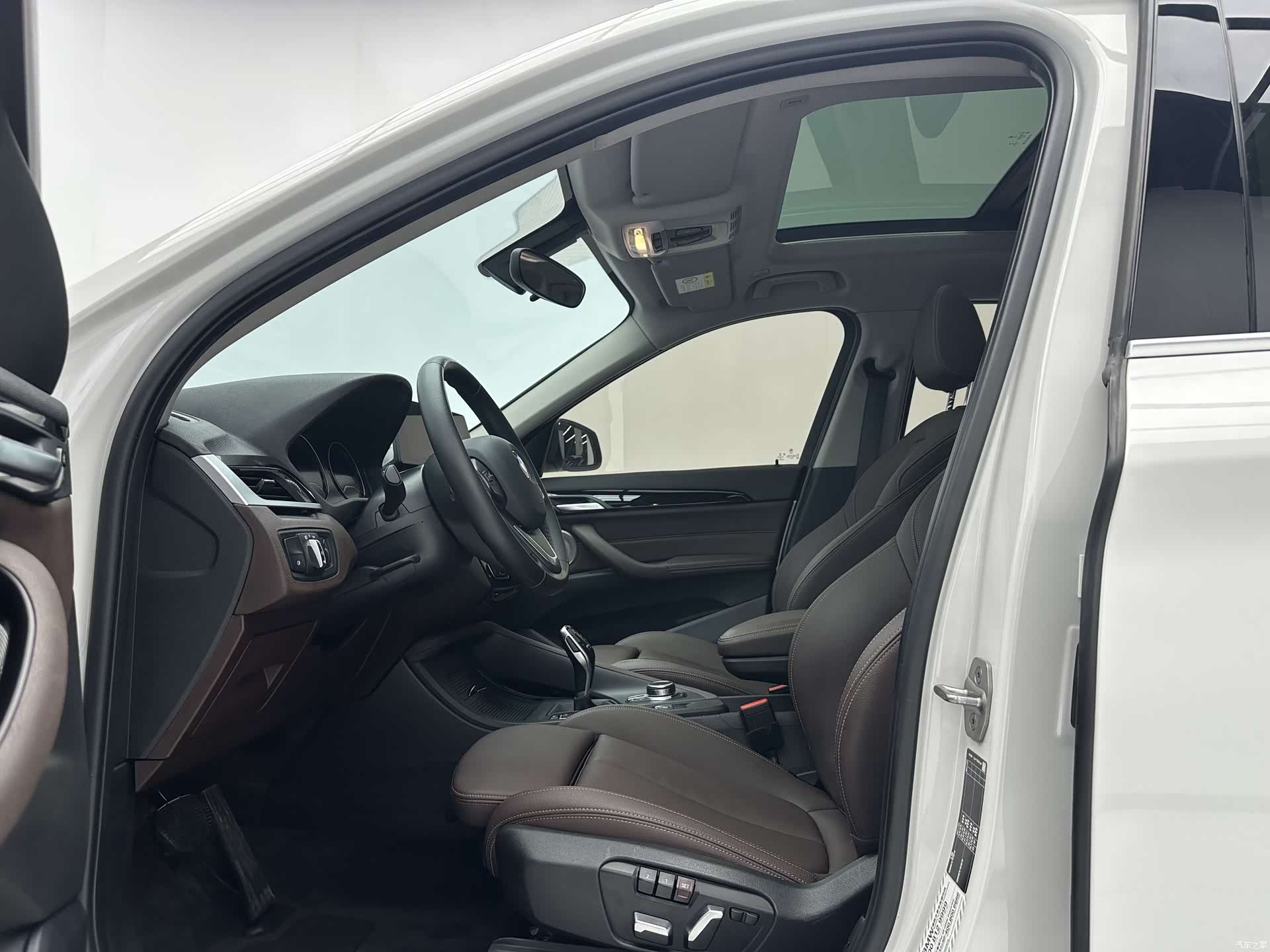 BMW X1, 2022 все фото