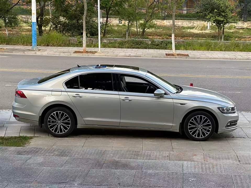 Volkswagen Huiang