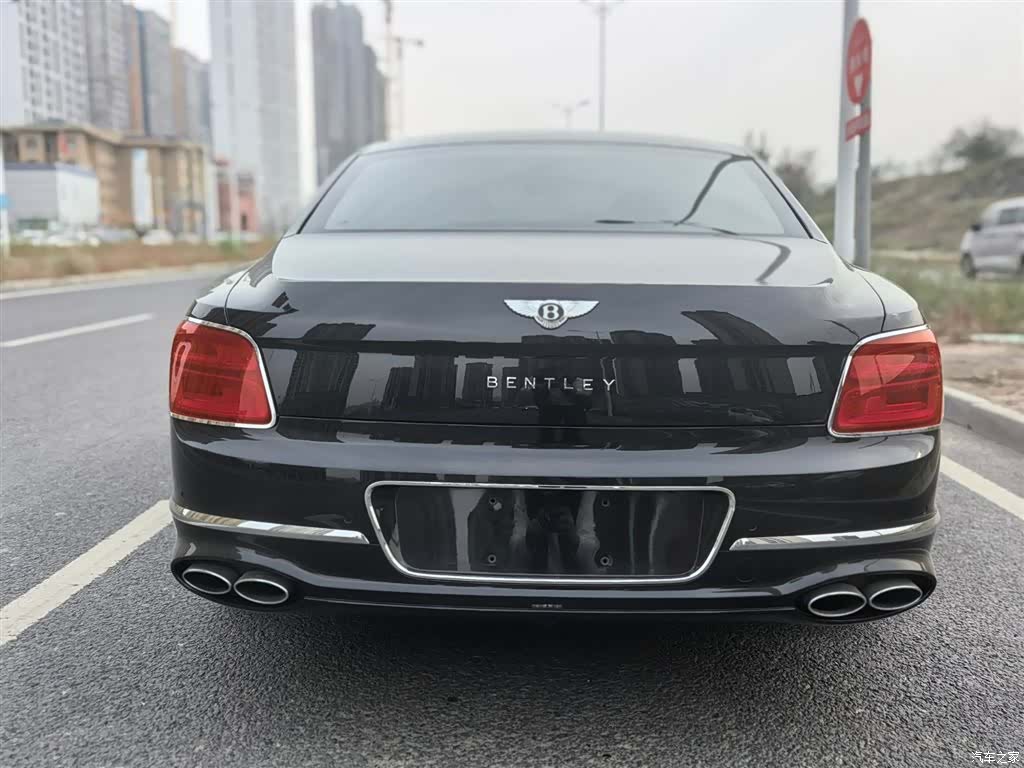 Bentley Flying Spur, 2023 12