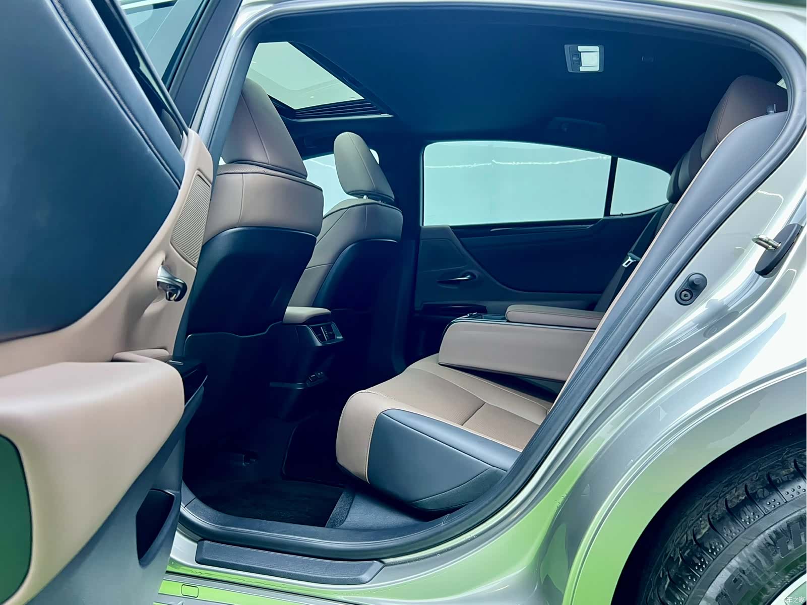Lexus ES, 2024 9