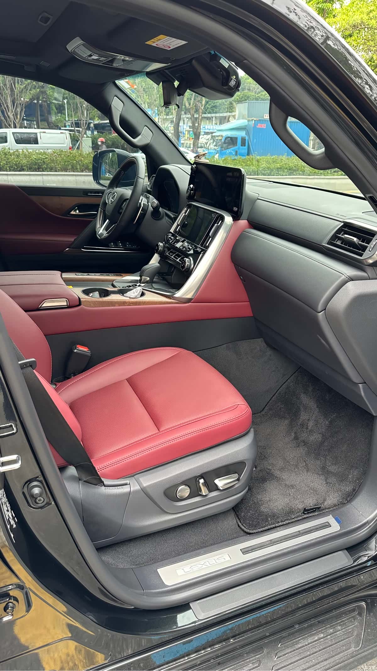 Lexus LX, 2026 8