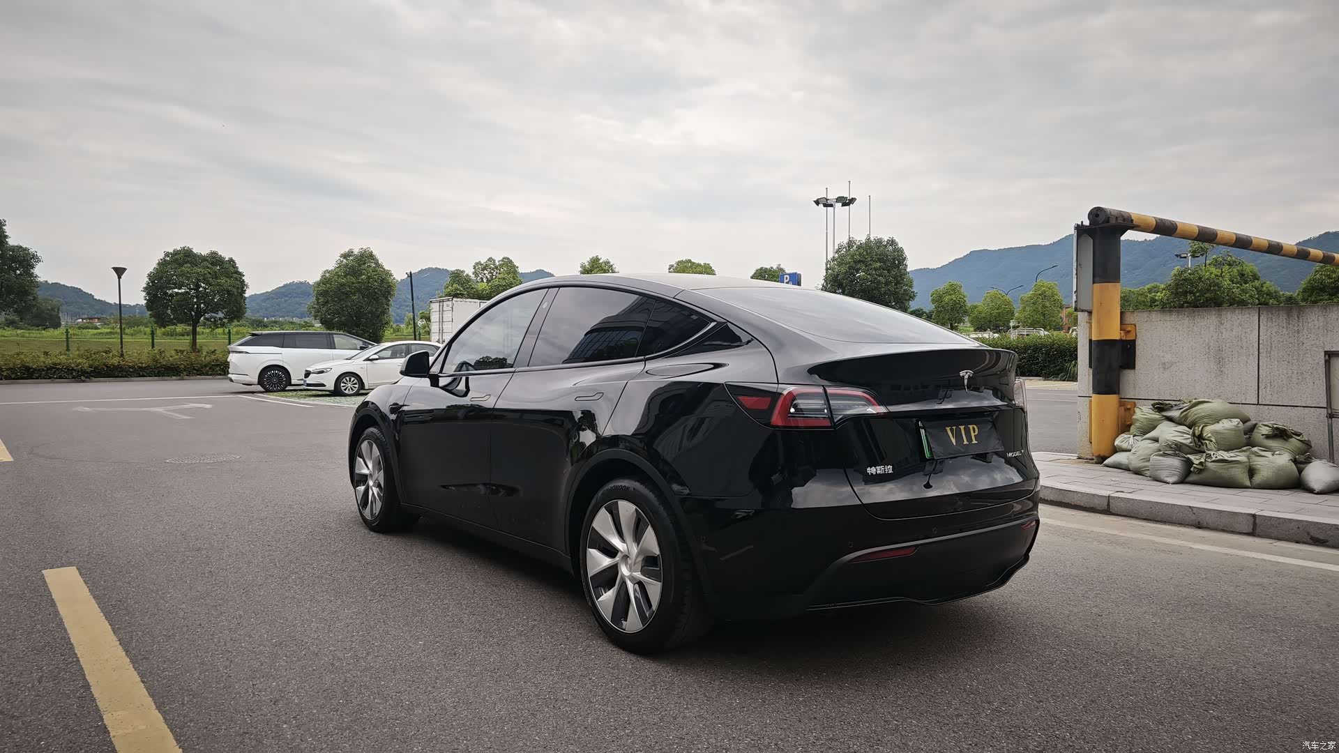 Tesla Model Y, 2023 10