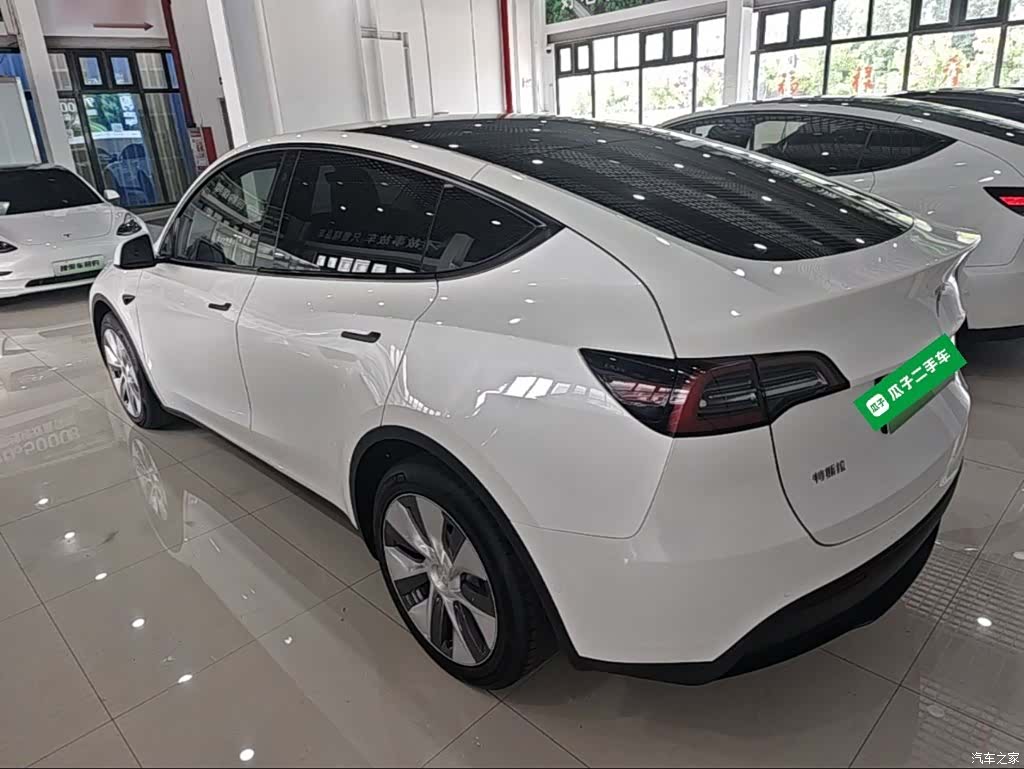 Tesla Model Y, 2022 все фото
