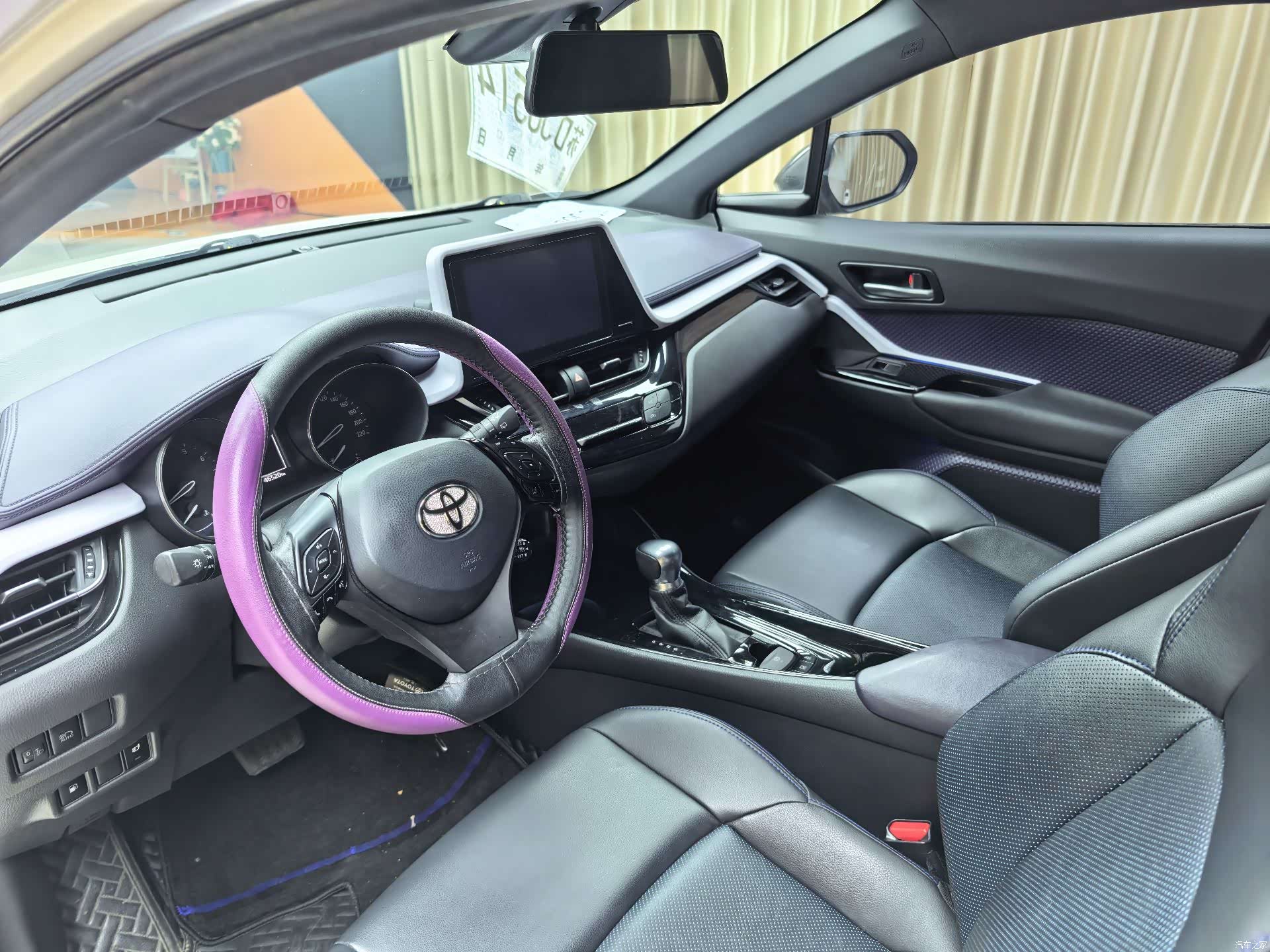 Toyota C-HR, 2021 все фото