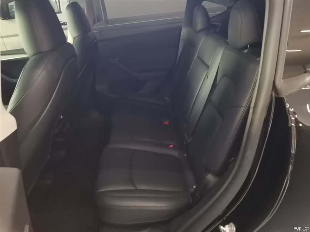 Tesla Model Y, 2024 17