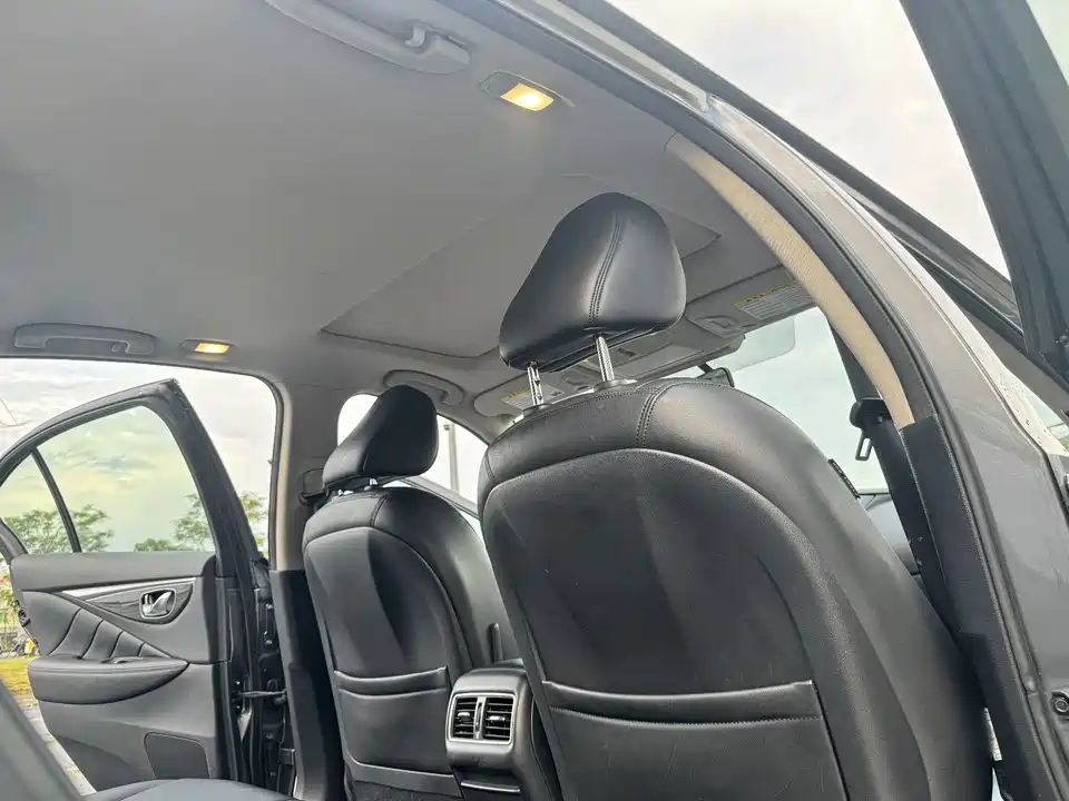Infiniti Q50L