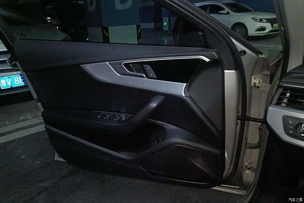 Audi A4L, 2018 7