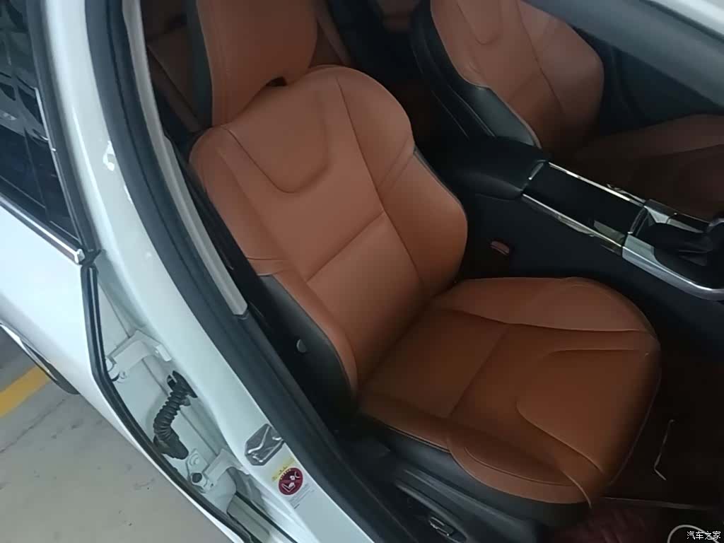Volvo V60, 2016 25
