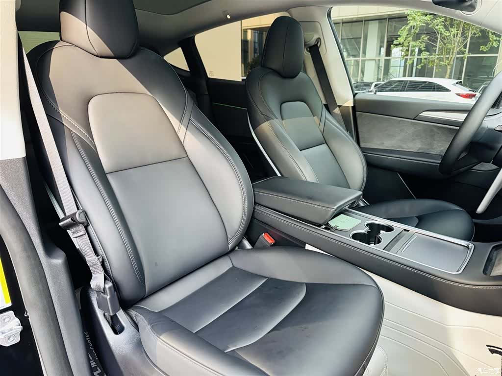 Tesla Model Y, 2024 7