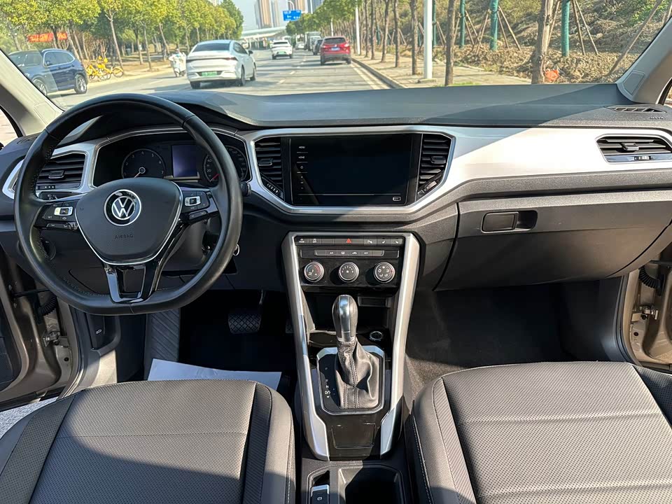 Volkswagen T-ROC exploring Songs