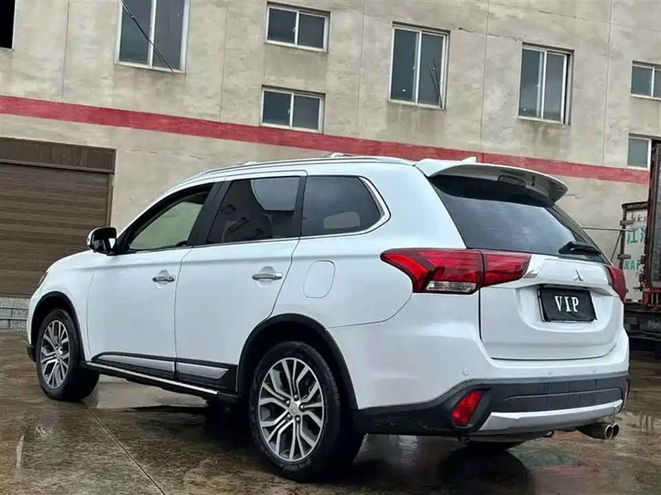 Mitsubishi Outlander