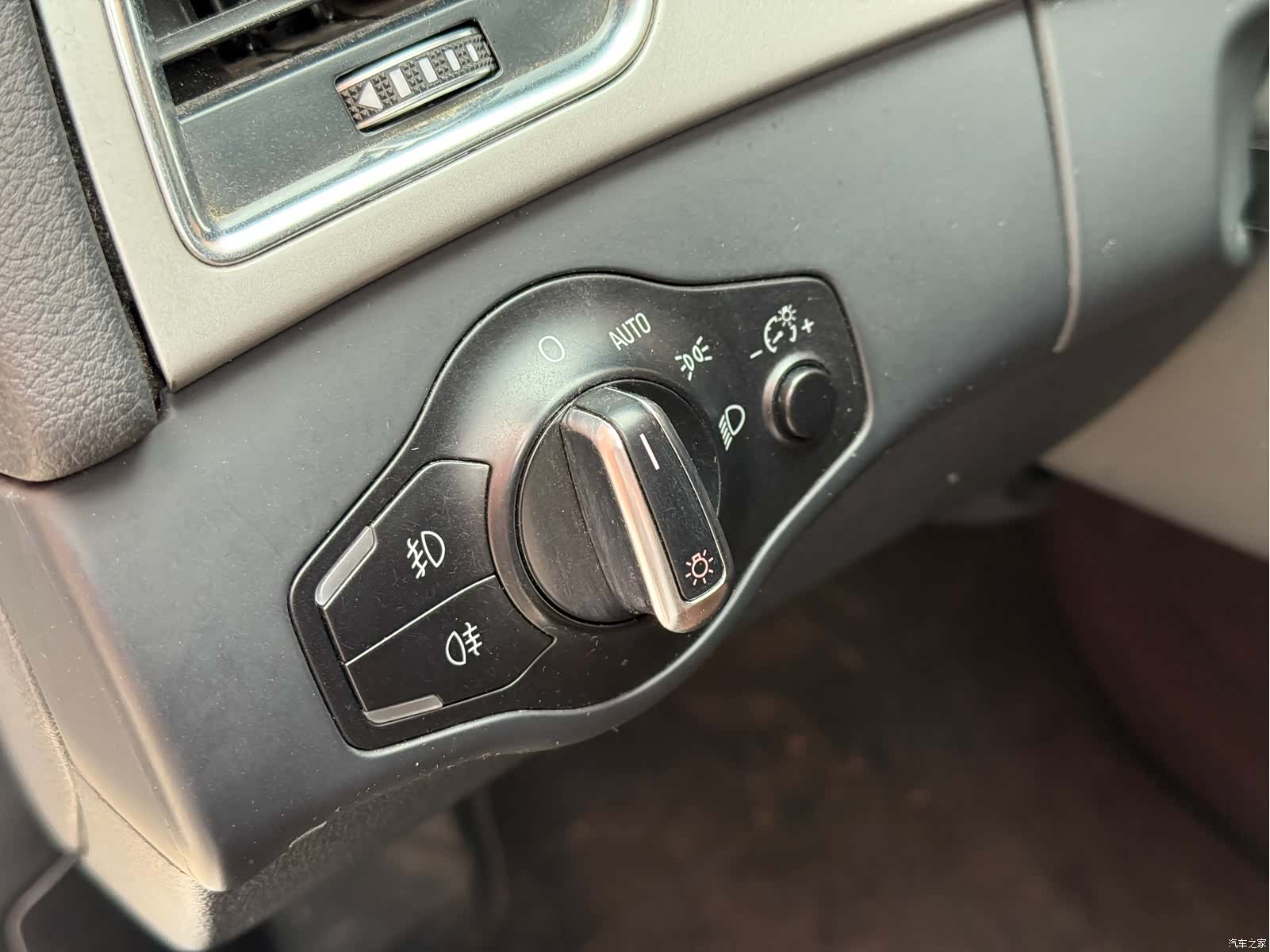 Audi A4L, 2016 11