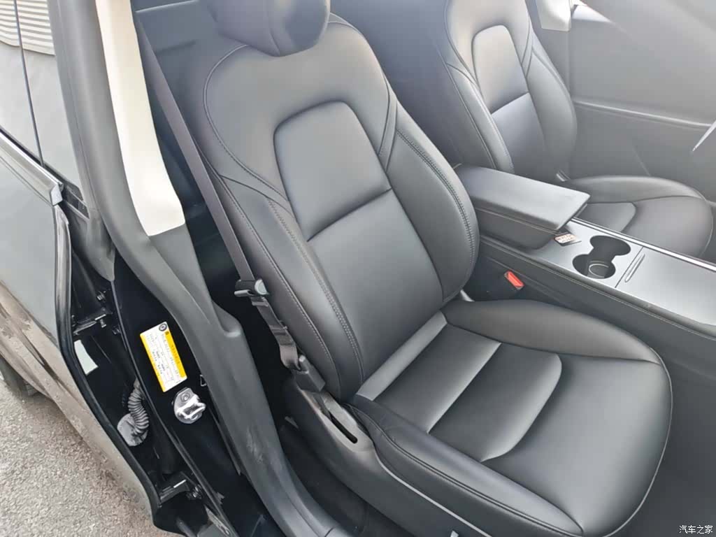 Tesla Model Y, 2023 25